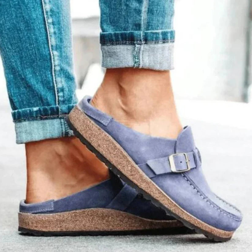 Classic slippers for women