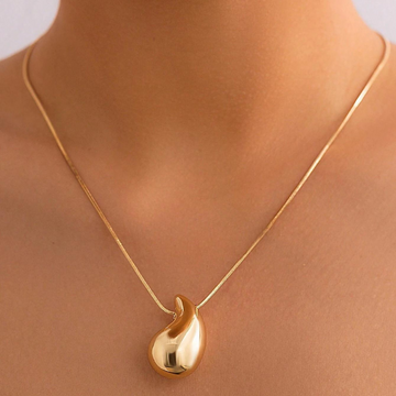 Women’s Necklace – Elegant Water Drop Pendant – Polished Metal – Short Length