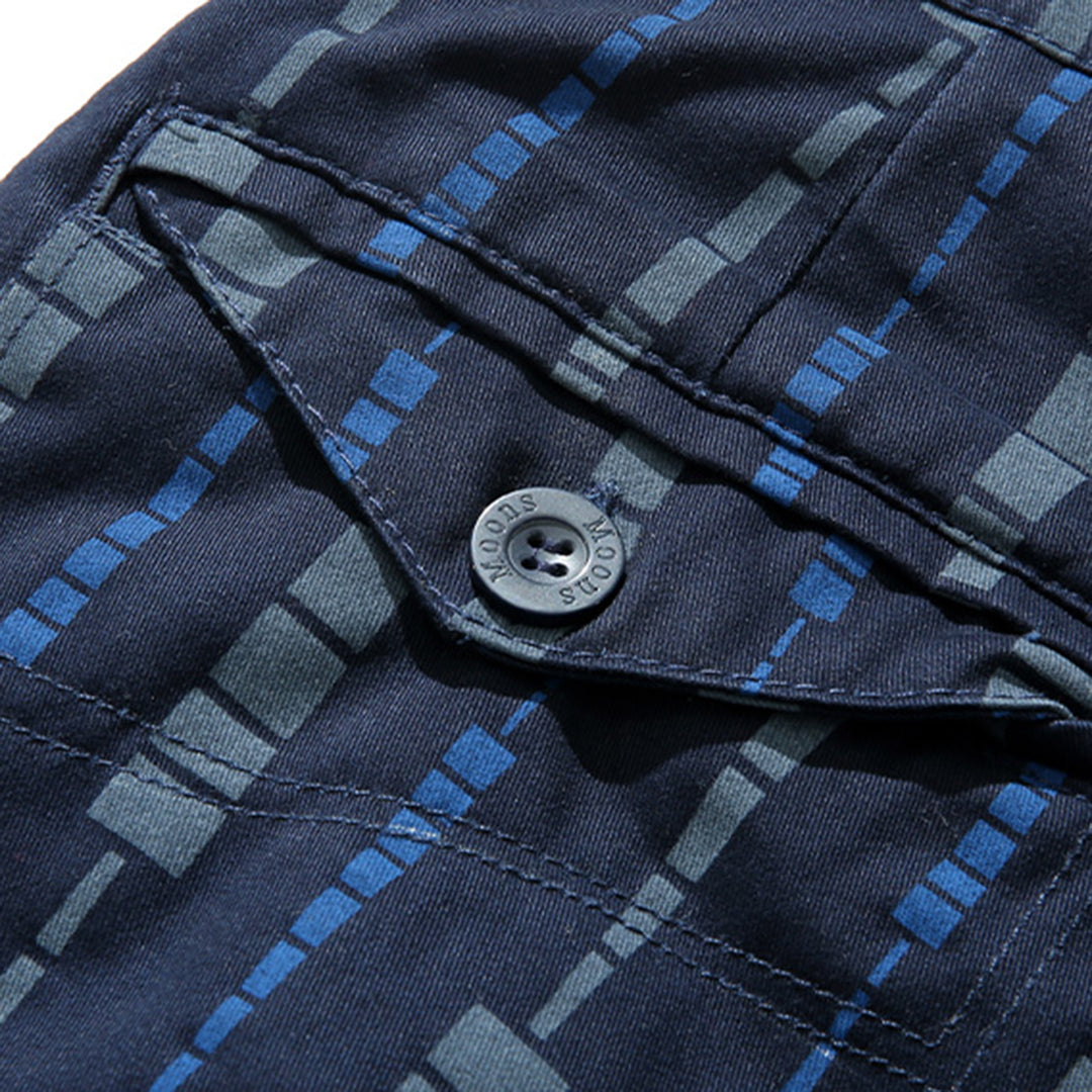 Casual pattern design shorts for men, cropped style, perfect for summer casual wear.