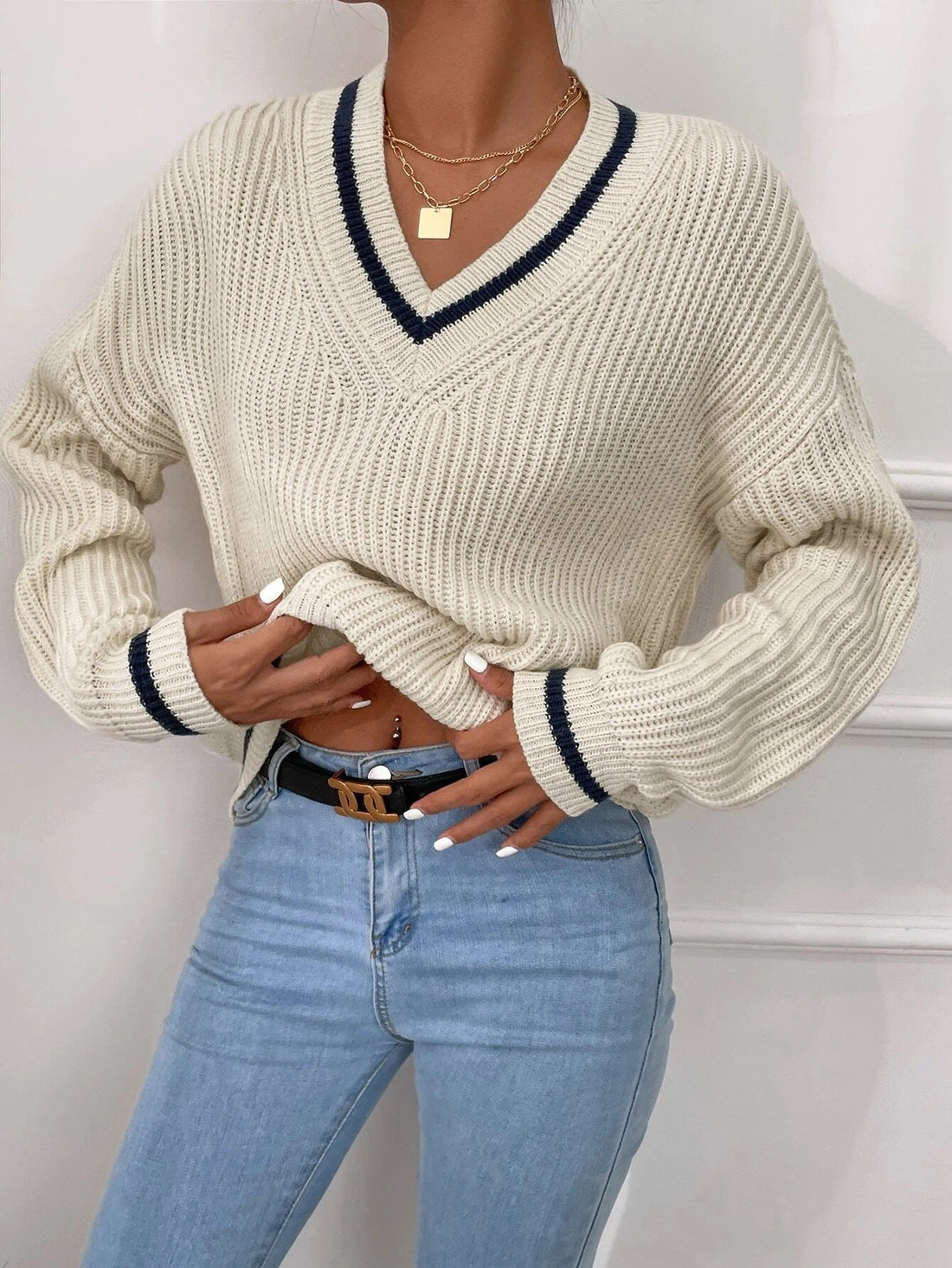 Women’s Knitted Sweater – Relaxed Fit – V-Neck – Ribbed Texture – Casual Wardrobe Staple