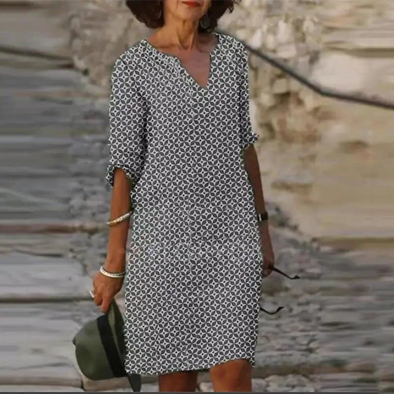 Women's Dress - Knee-Length Relaxed Fit - V-Neck - Three-Quarter Sleeve Patterned Casual Wear