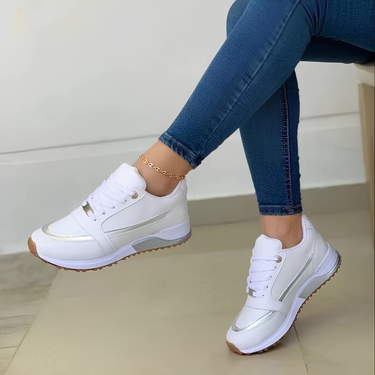 Breathable athletic sneakers for women: Casual, round toe sneakers with a flat heel, perfect for spring and summer.