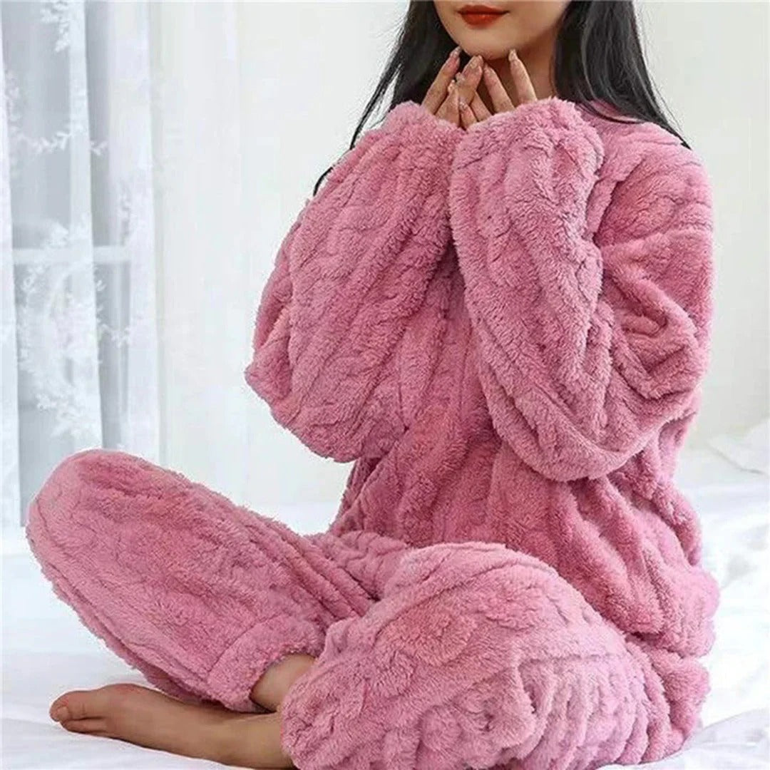 Women’s Pajama Two-Piece Set – Fuzzy Knit – Relaxed Fit – Cable Texture – Full Length