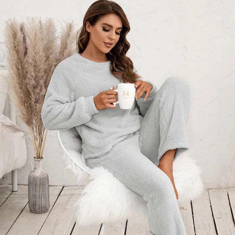 Women’s Two-Piece Loungewear Set – Soft Fleece Feel – Relaxed Fit – Long Sleeve Top & Pants