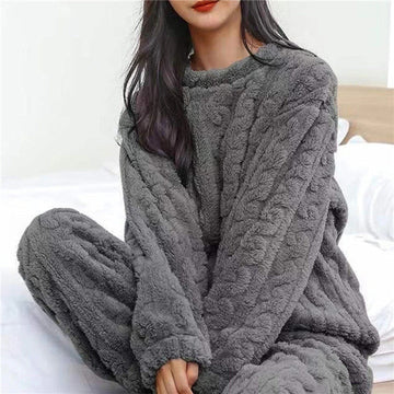 Women’s Pajama Two-Piece Set – Fuzzy Knit – Relaxed Fit – Cable Texture – Full Length