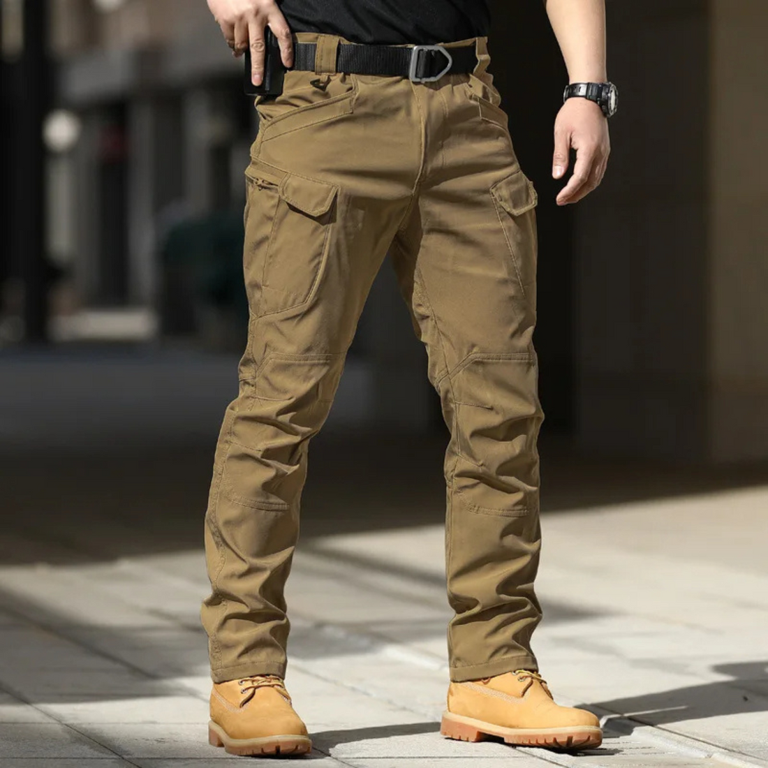 Breathable multi-pocket cargo trousers for men