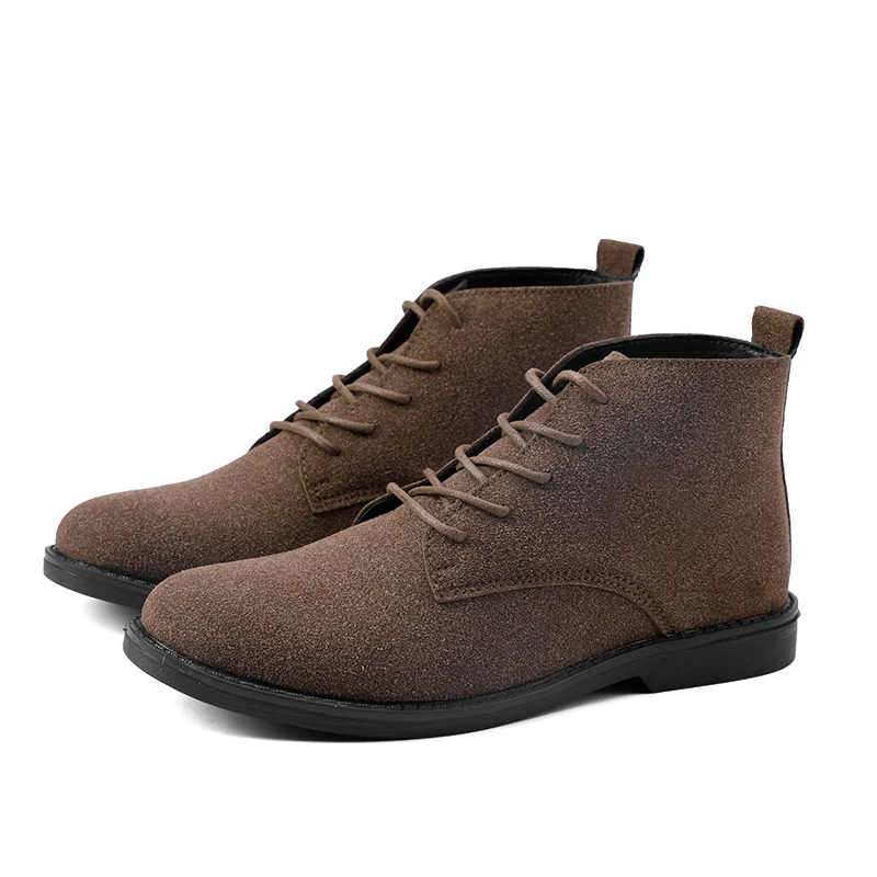 Lightweight suede chukka boots for men