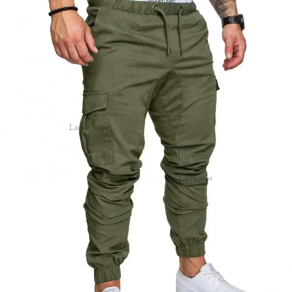 Sporty cargo trousers with pockets for men