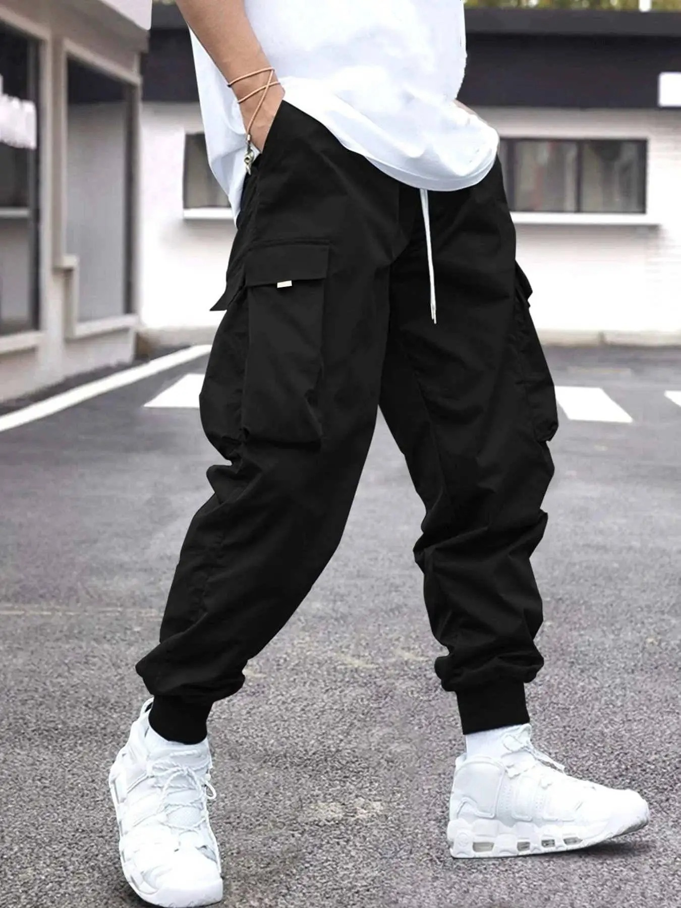 Comfortable cargo jogging trousers with pockets for men