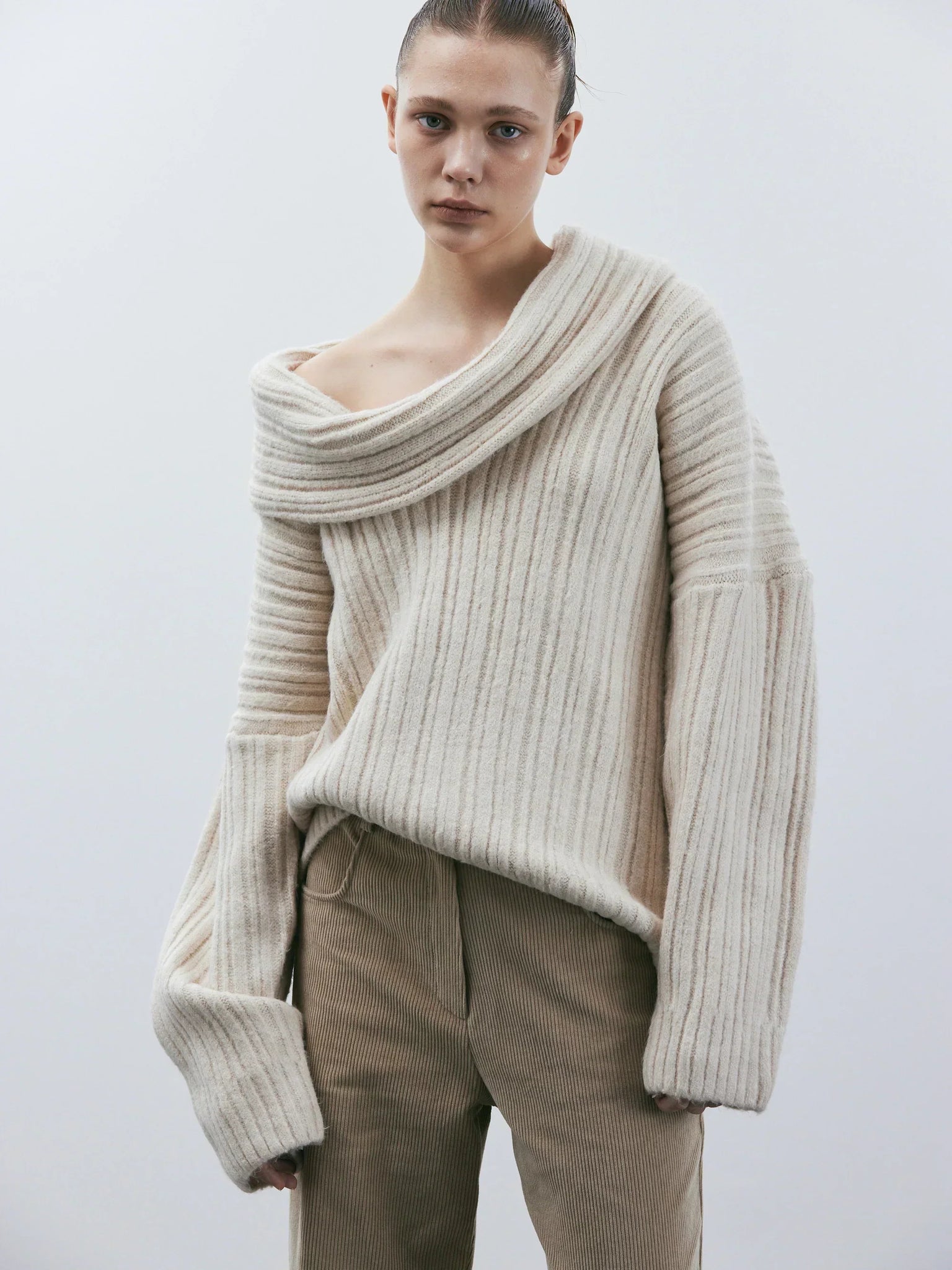 Women’s Knitted Sweater – Oversized Fit – Ribbed Texture – Off-Shoulder Neckline