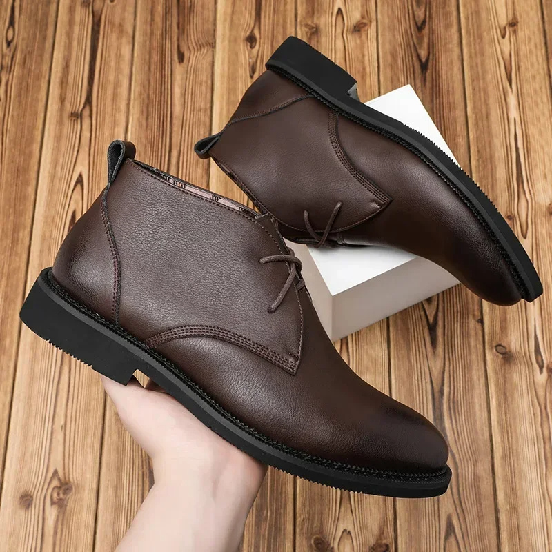 Non-slip leather chukka boots for men