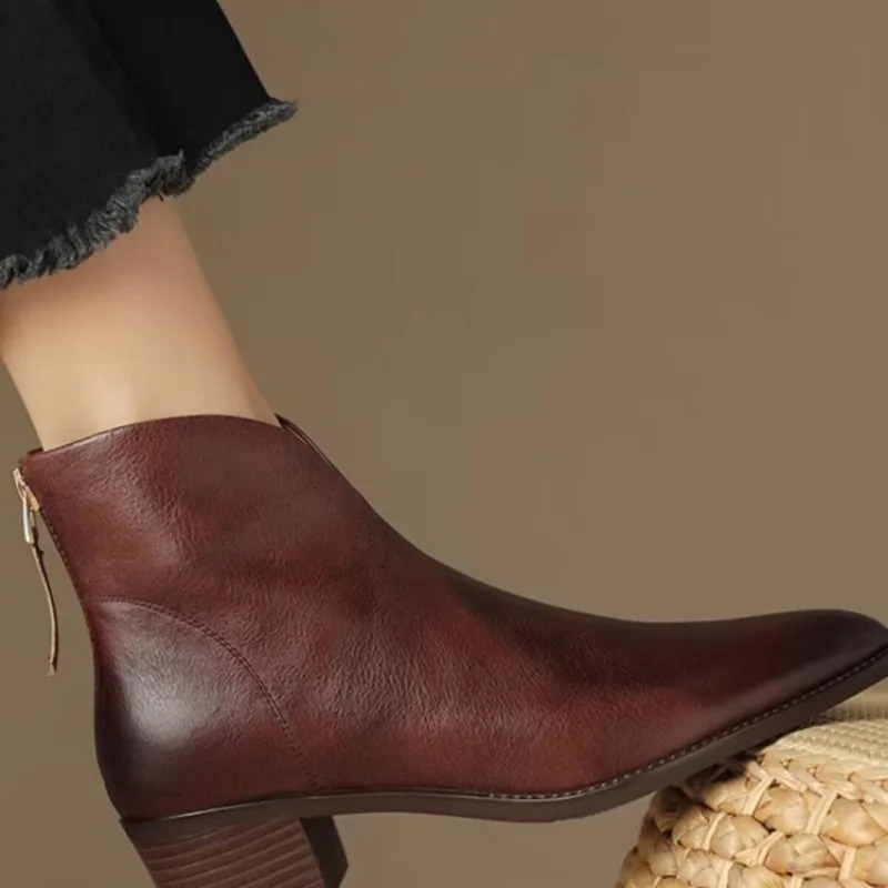 Pointed ankle boots with side zip for women