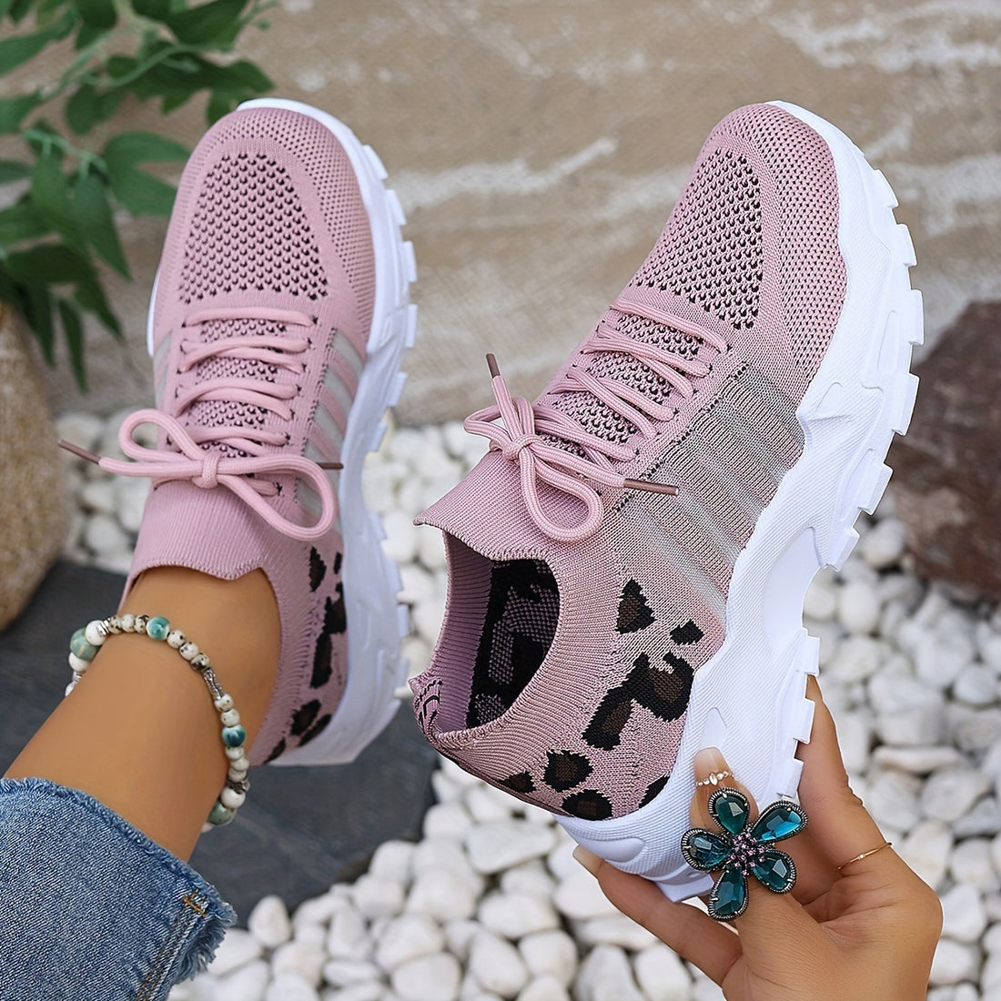 Leopard lace-up running shoes for women