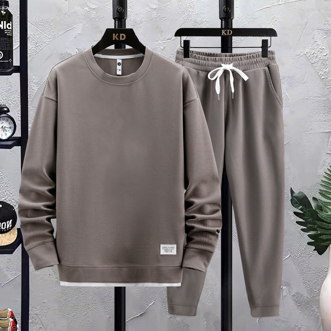 Casual long sleeved sweatshirt and pants set for men