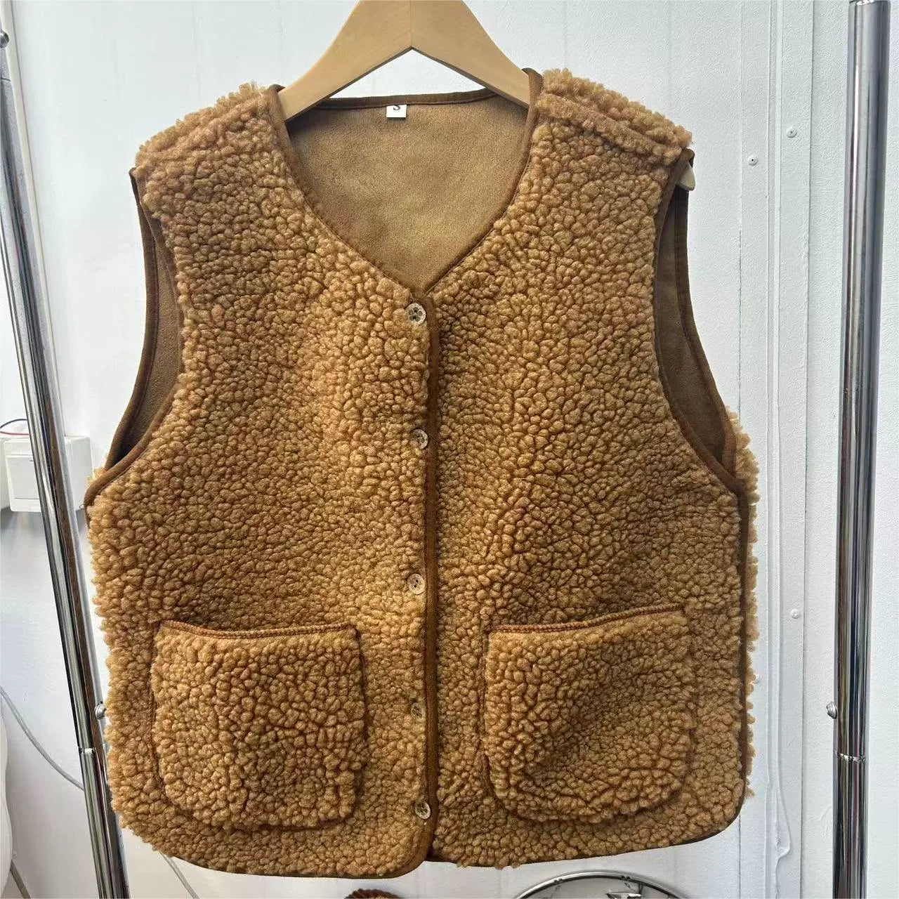 Women’s Vest – Plush Shearling Feel – Relaxed Fit – V-Neck – Button Front – Patch Pockets