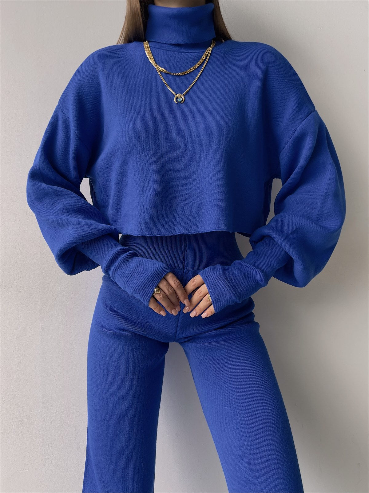 Women’s Two-Piece Suit – Ribbed Knit – Cropped Turtleneck – Wide-Leg High-Waist Pants