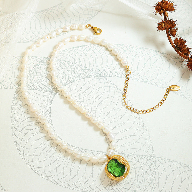 Green pendant pearl necklace for women