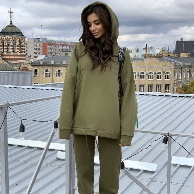 Women’s Two-Piece Loungewear Set – Oversized Hoodie with Drawstring – Relaxed Fit Fleece Joggers