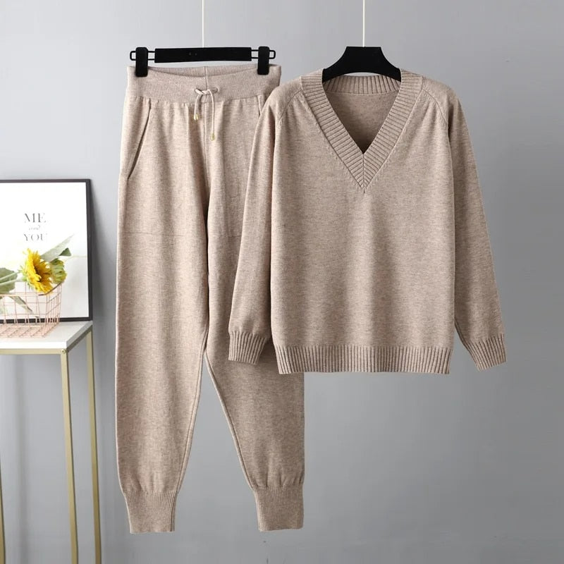 Loose v-neck sweater and trousers set for women