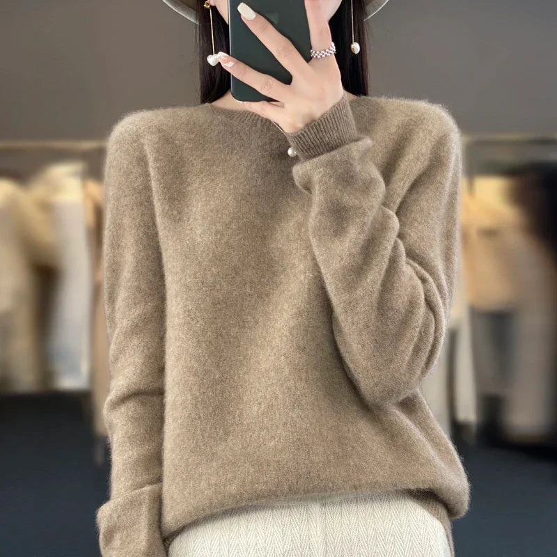 Pullover crewneck knitted sweater for women