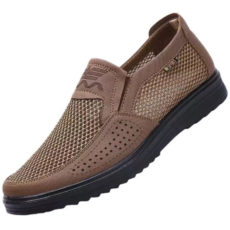 Breathable Lightweight Casual Shoes for Men: Modern men's sneakers in breathable mesh fabric for all-day comfort and versatile style.