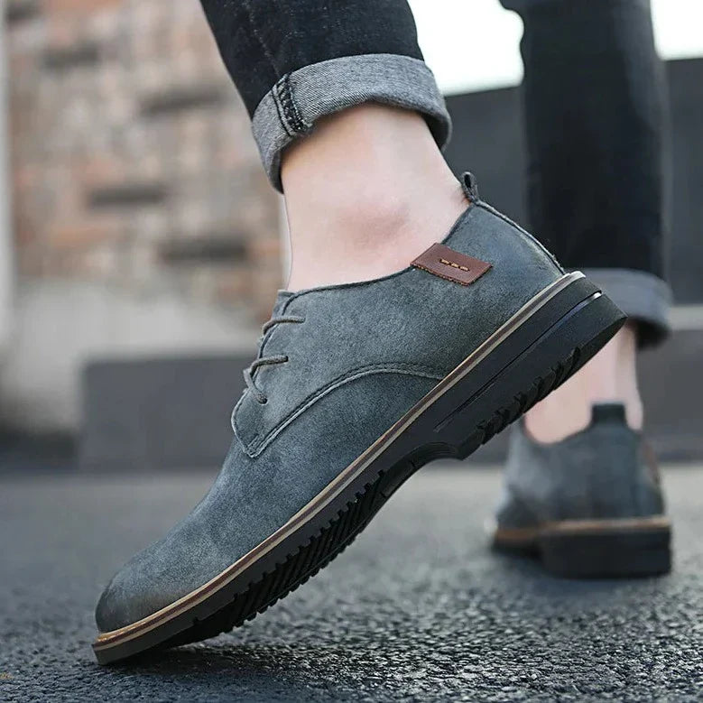 Men’s Leather Oxfords – Closed Lace – Contrasting Sole – Formal Fit – Durable Stitching