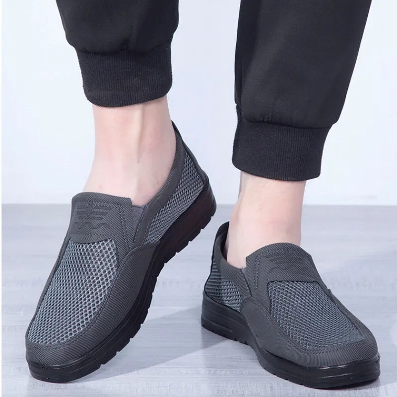 Breathable Lightweight Casual Shoes for Men: Modern men's sneakers in breathable mesh, perfect for all-day comfort and style.