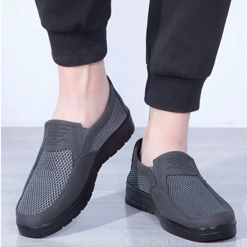 Breathable Lightweight Casual Shoes for Men: Modern men's sneakers in breathable mesh, perfect for all-day comfort and style.