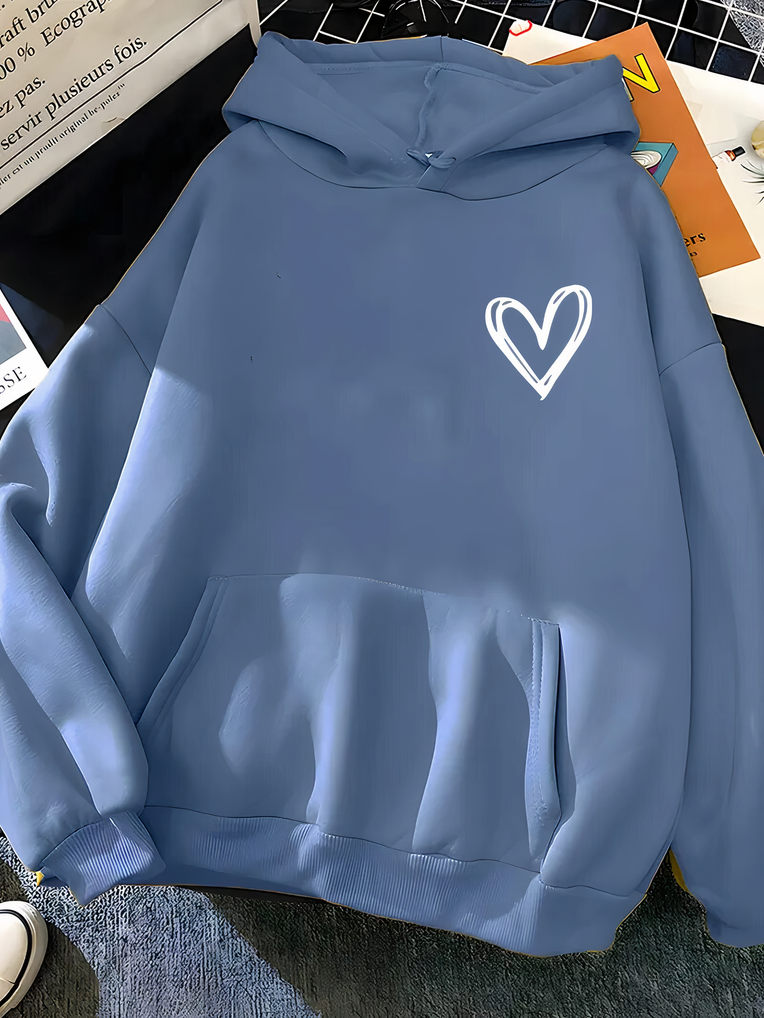 Women’s Hoodie – Relaxed Fit – Cotton Feel – Heart Graphic – Kangaroo Pocket Pullover