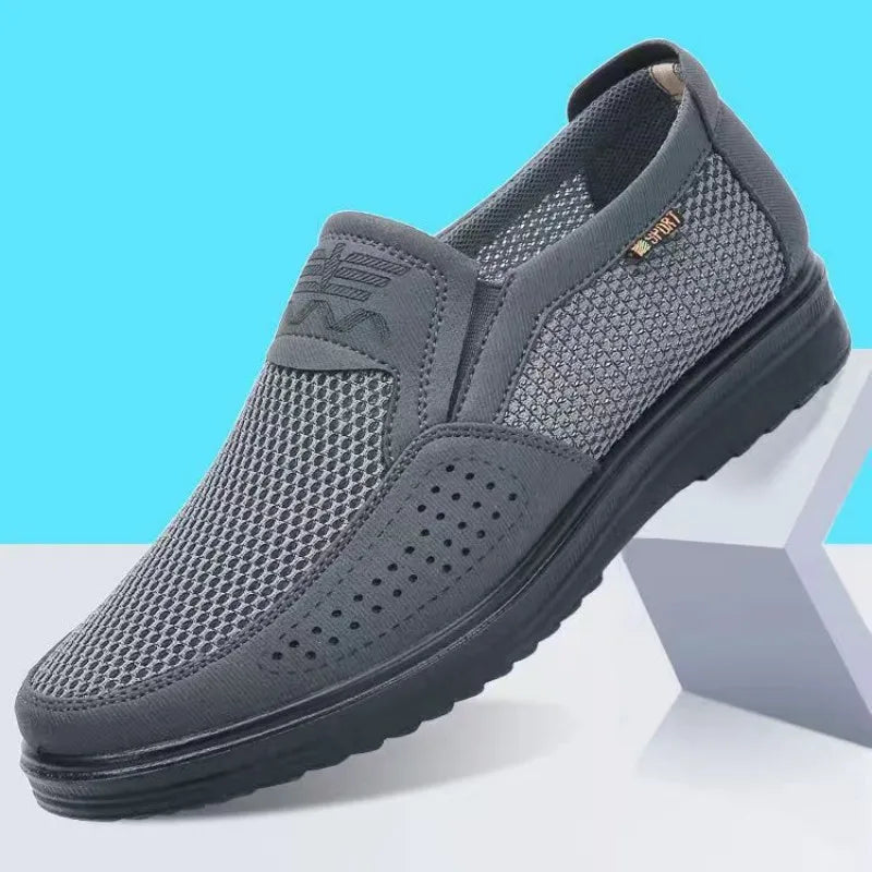 Breathable Lightweight Casual Shoes for Men: Modern men's sneakers featuring a breathable mesh design and comfortable, flexible sole.