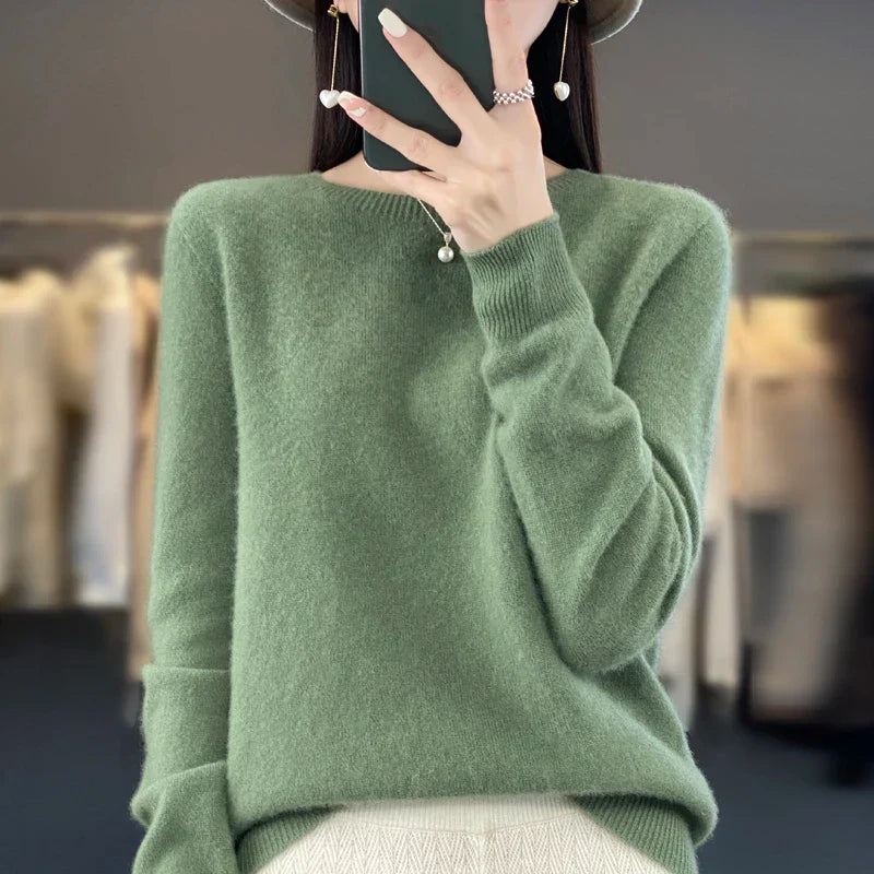 Pullover crewneck knitted sweater for women