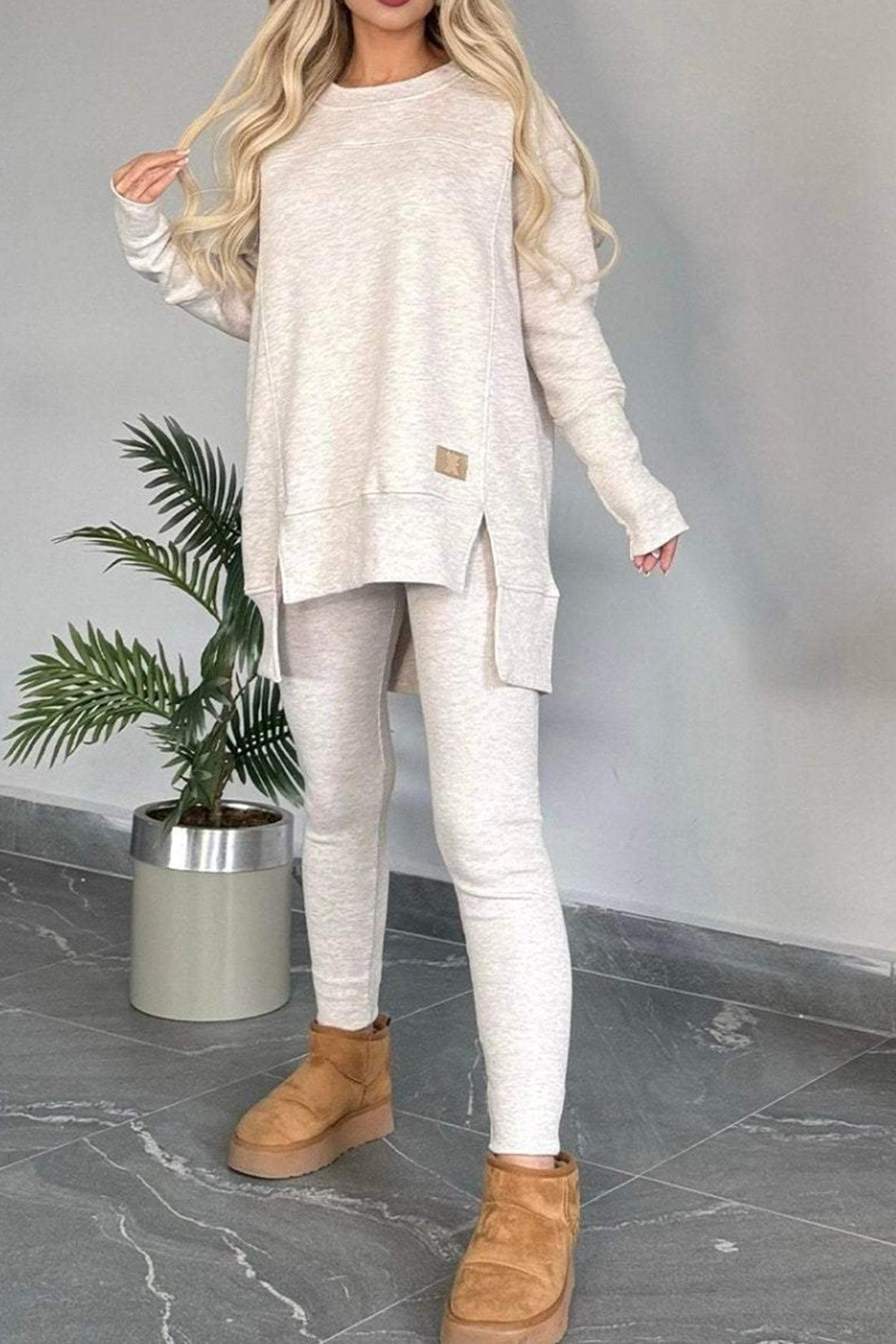 Loose fit winter sweater and trousers set for women