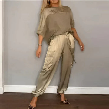 Two-piece suit with half-sleeve top and trousers for women