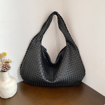 Stylish and functional shopper bag for women