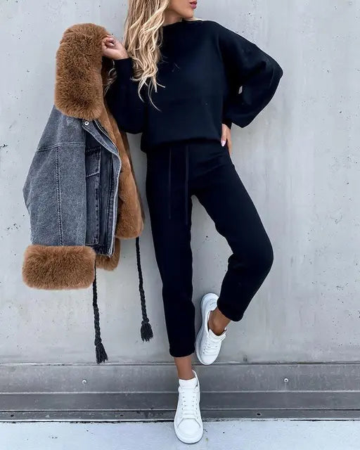 Women's Loungewear Set - Relaxed Fit Sweatshirt & Joggers - Soft Fabric - Elastic Waist