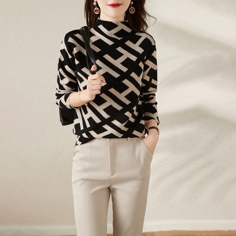 Women’s Sweatshirt – Wool Blend Knit – Regular Fit – Mock Neck – Jacquard Design
