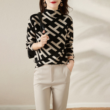 Women’s Sweatshirt – Wool Blend Knit – Regular Fit – Mock Neck – Jacquard Design