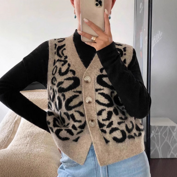 Women’s Cardigan Sweatshirts – Wool Knit – V-Neck – Button Front – Relaxed Fit – Short Length