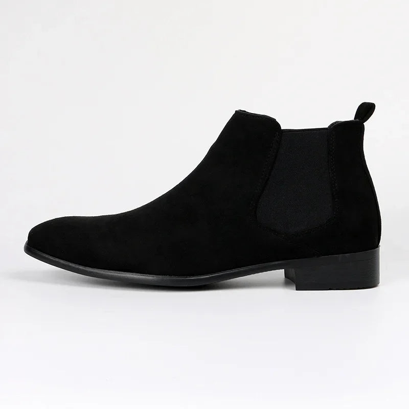 Elastic side panels chelsea boots for men