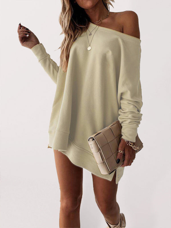 Casual loose winter sweater for women. Cozy knit top with a relaxed fit, ribbed cuffs, and hem.