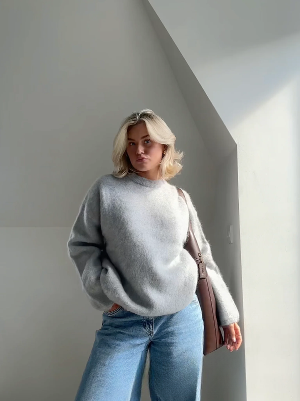 Women’s Pullover Sweater – Mohair Blend – Oversized Fit – Long Sleeve – Round Neck