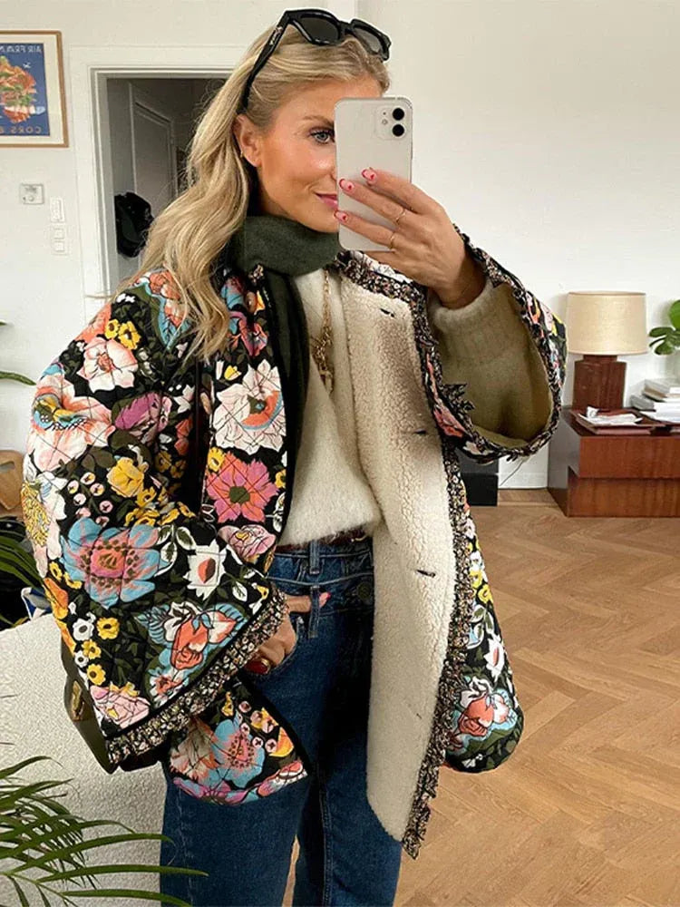 Women’s Quilted Coat – Relaxed Fit – Wide Sleeves – Plush Lined – Button Front – Floral Pattern