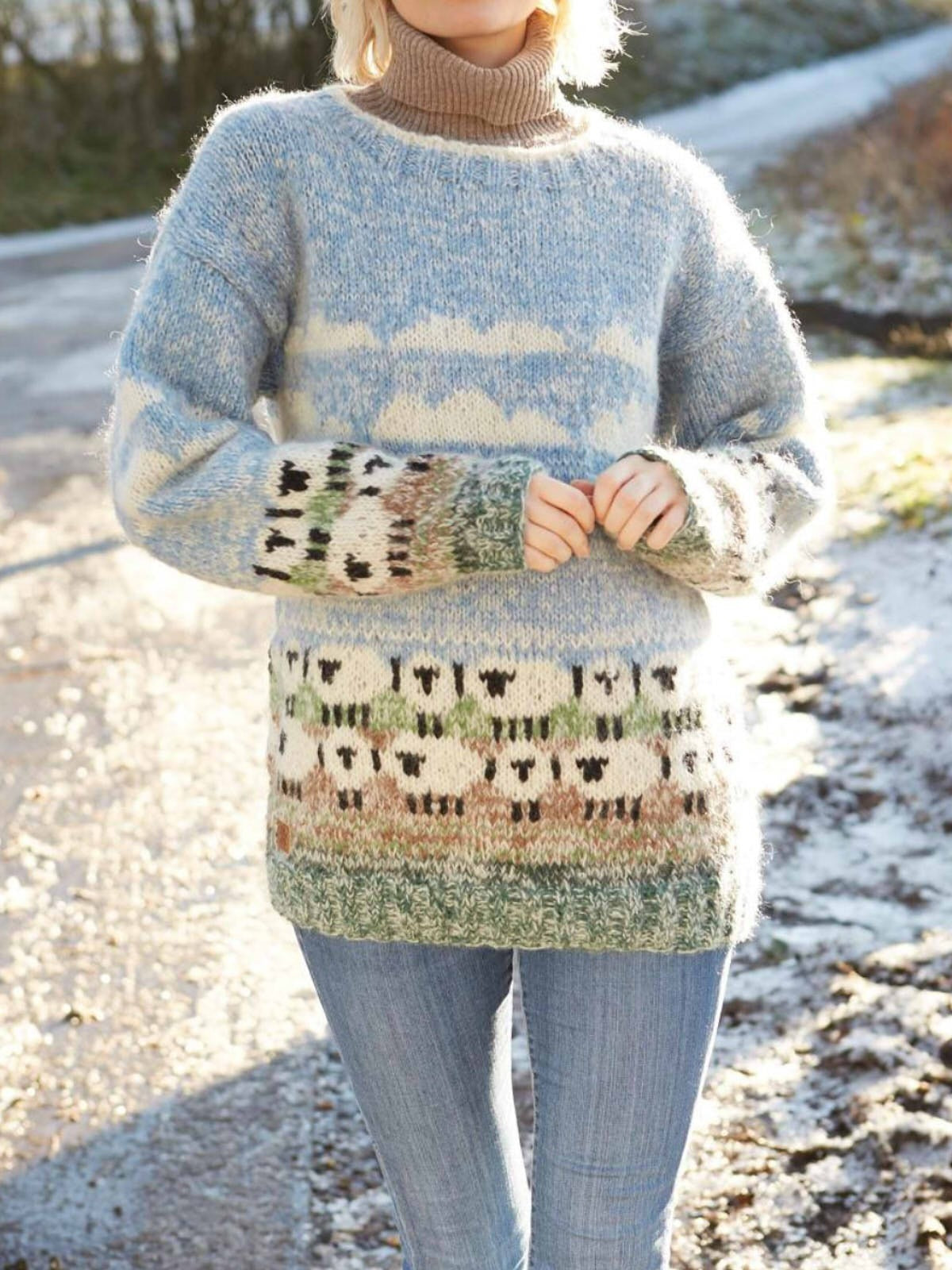 Women’s Knit Sweater – Wool Blend – Relaxed Fit – Crew Neck – Nature-Inspired Design