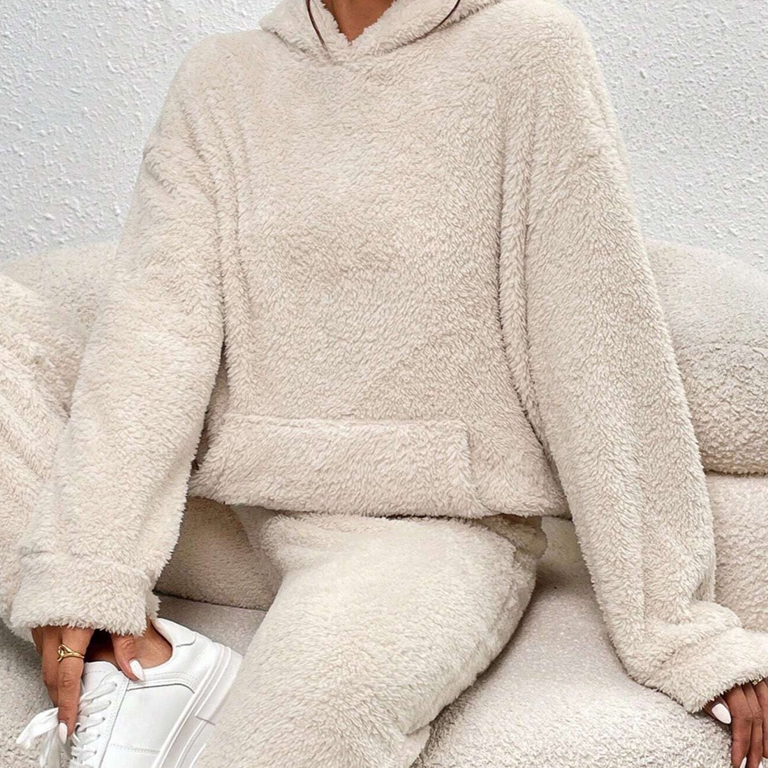 Women’s Two-Piece Loungewear Set – Teddy Fleece – Oversized Fit – Hooded 2-Piece Relaxed Style