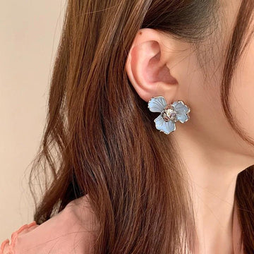 Stylish flower stud earrings for women