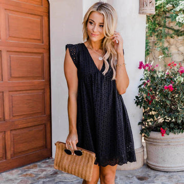 Women's Sleeveless Shift Dress - V-Neck - Eyelet Lace - Knee-Length with Pockets