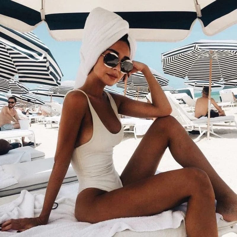 Women’s One-Piece Swimsuit – Backless Design – Stretch Fit – High-Cut Leg – Minimalist Style
